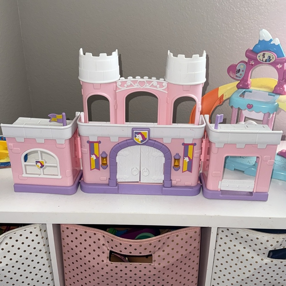 Pink Princess Castle - Picture 2 of 3